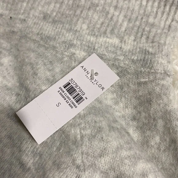 Ann Taylor Sweater - Picture 4 of 5